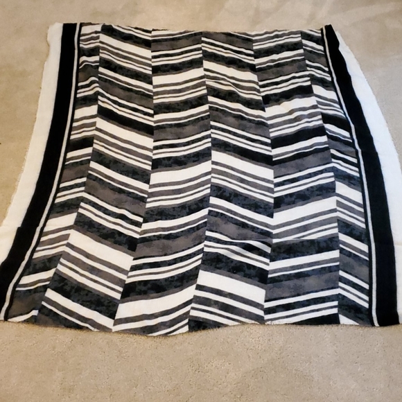 Zara Accessories - NWT Zara shawl